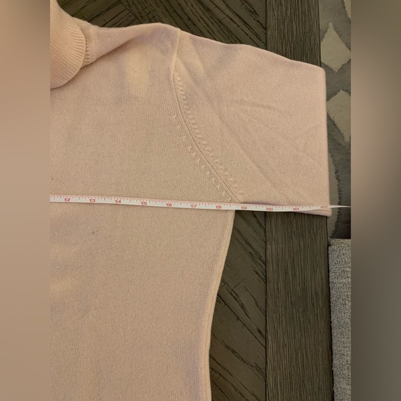 Beige-pink cashmere turtleneck sweater - Picture 3 of 6